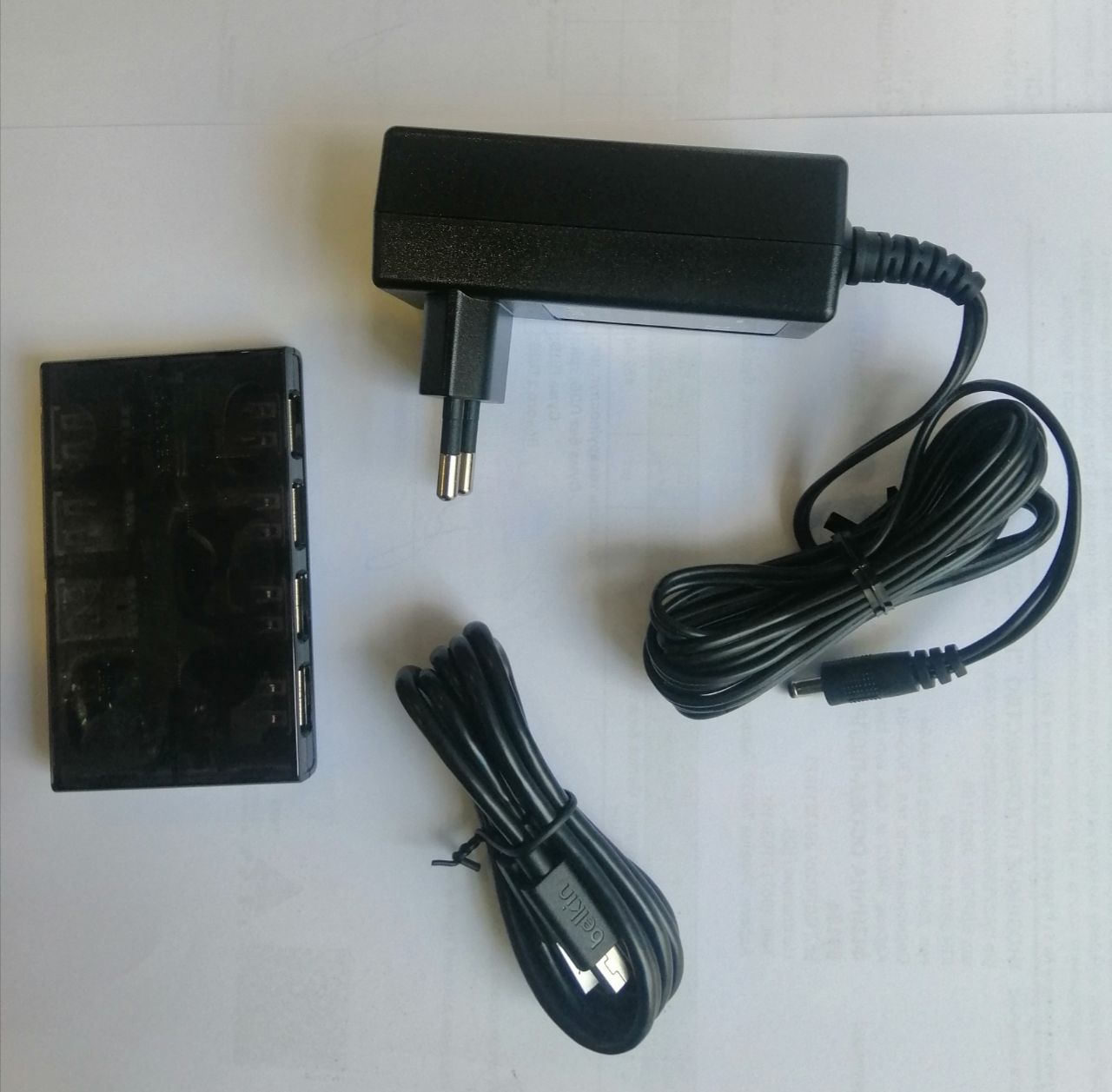 Концентратор USB 2.0 Belkin F5U701-BLK - зображення 2